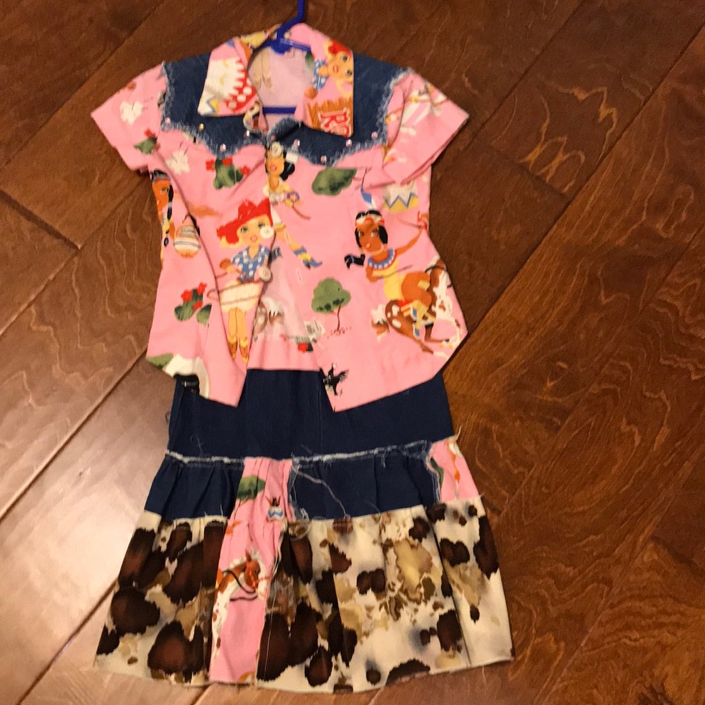 Size 4/5 girls denim and cotton skirt. And shirt.